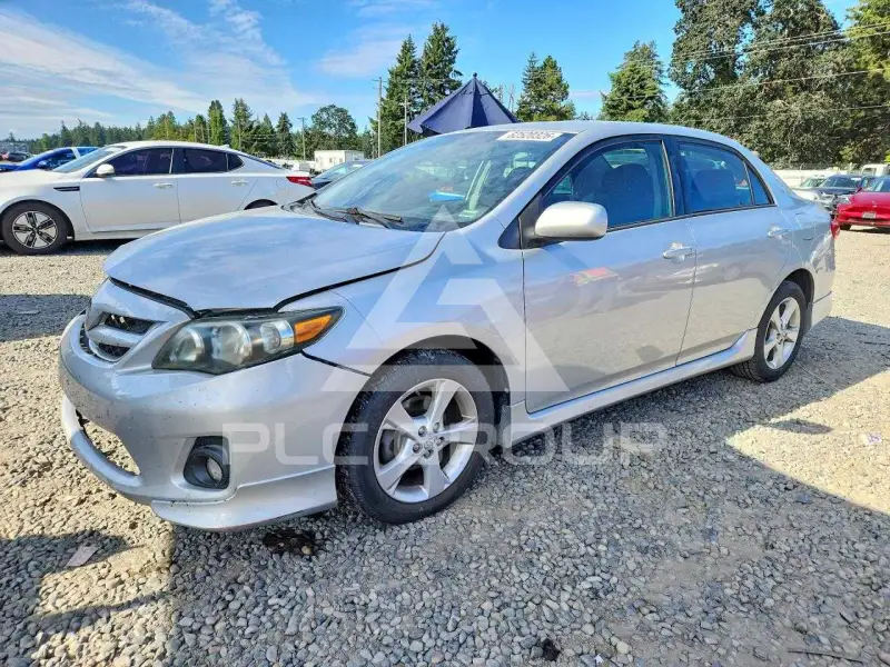 2013 Toyota COROLLA фото