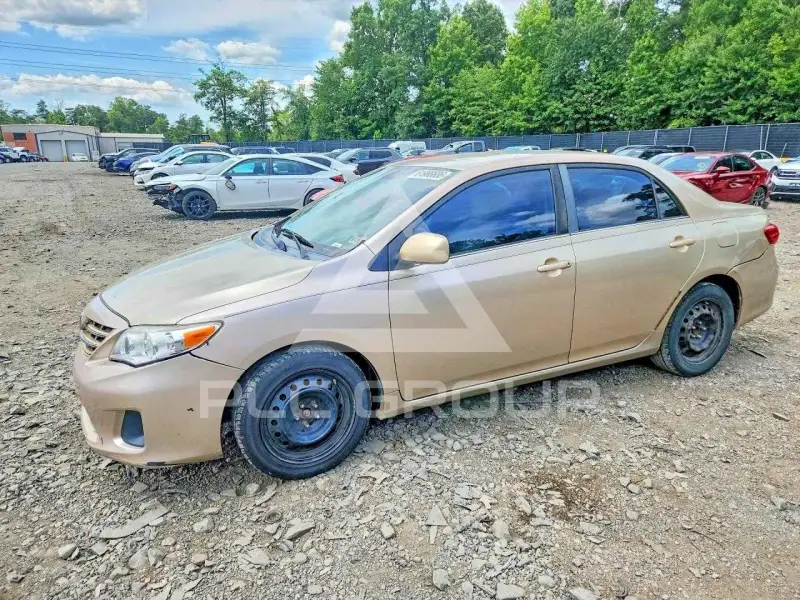 2013 Toyota COROLLA фото