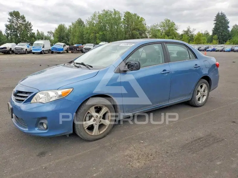 2013 Toyota COROLLA фото