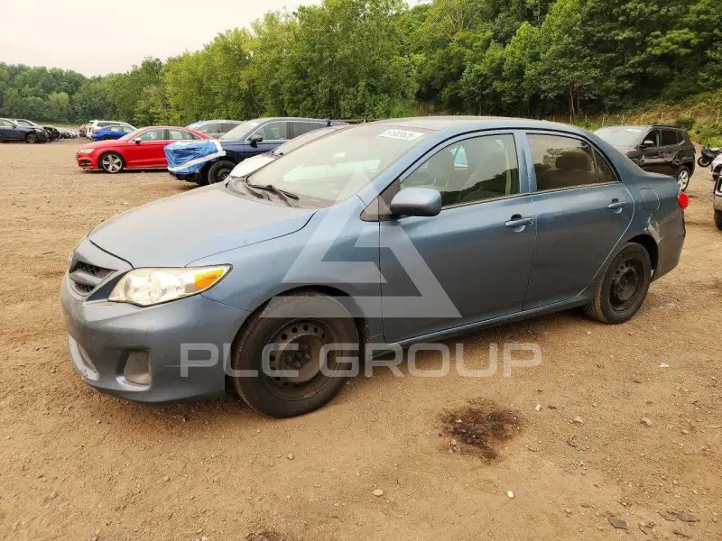 2013 Toyota COROLLA фото