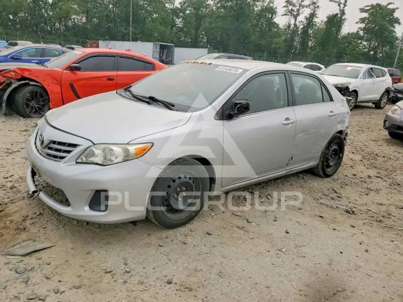 2013 Toyota COROLLA фото