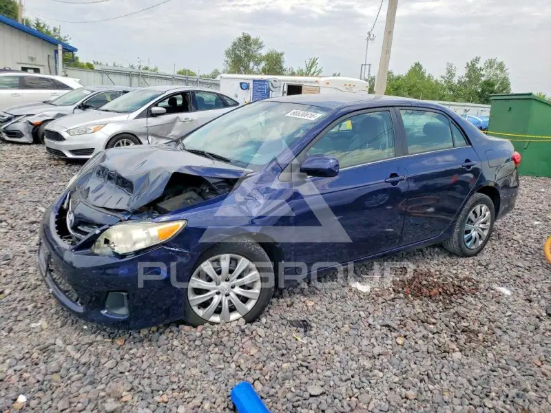 2013 Toyota COROLLA фото