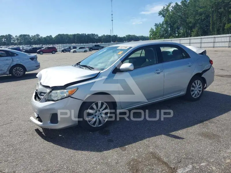 2013 Toyota COROLLA фото