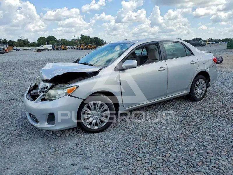 2013 Toyota COROLLA фото
