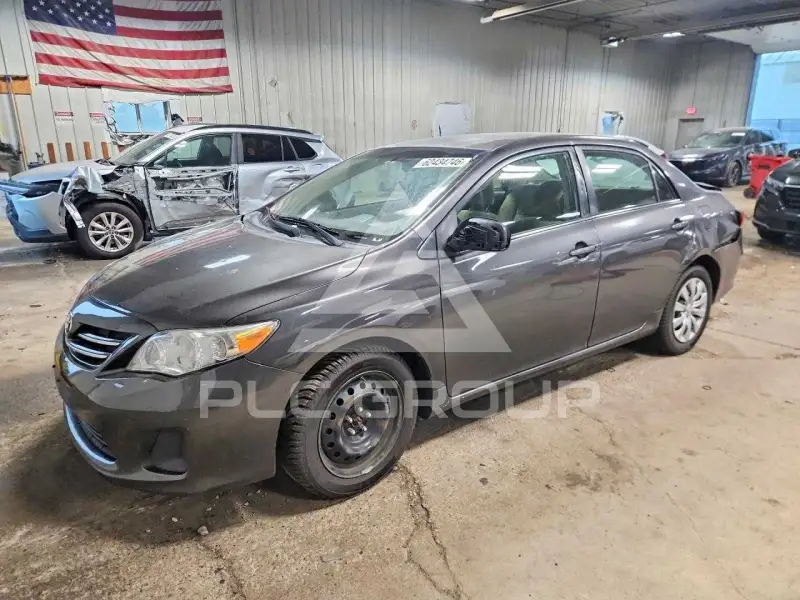 2013 Toyota COROLLA фото