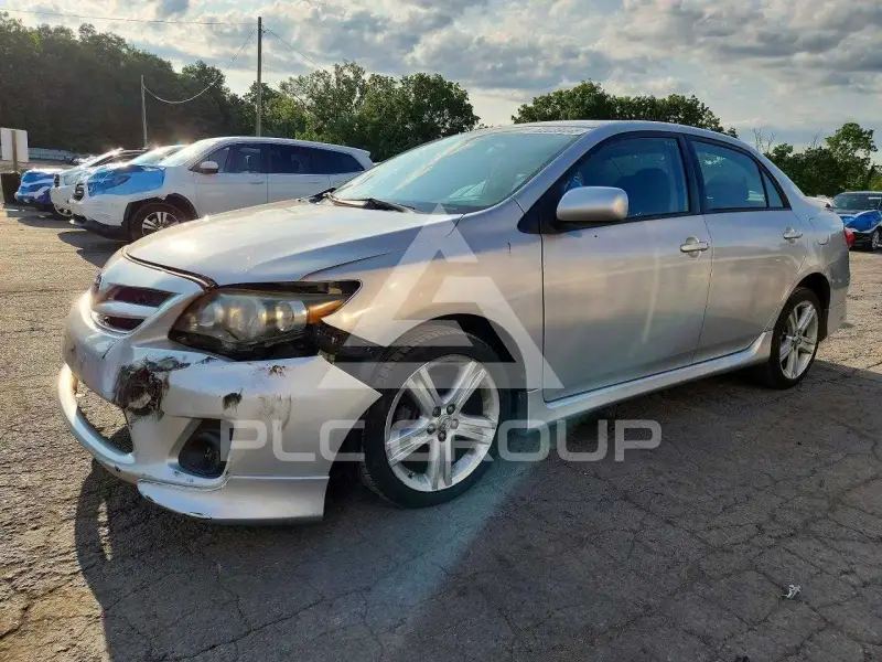 2013 Toyota COROLLA фото