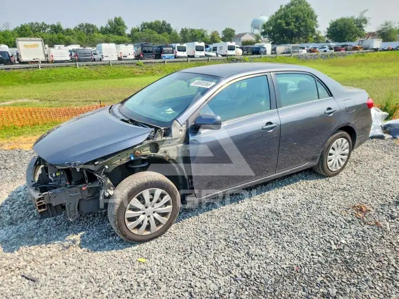 2013 Toyota COROLLA фото
