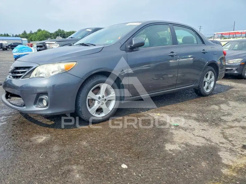 2013 Toyota COROLLA фото