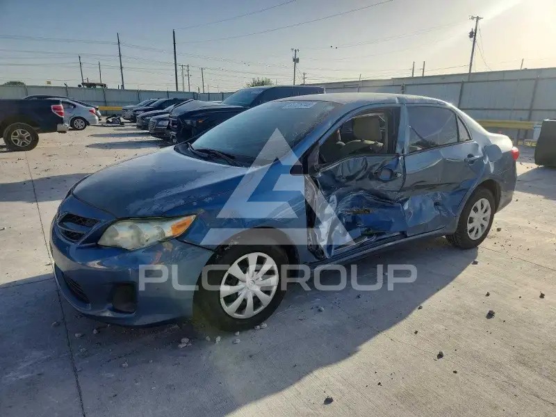 2013 Toyota COROLLA фото