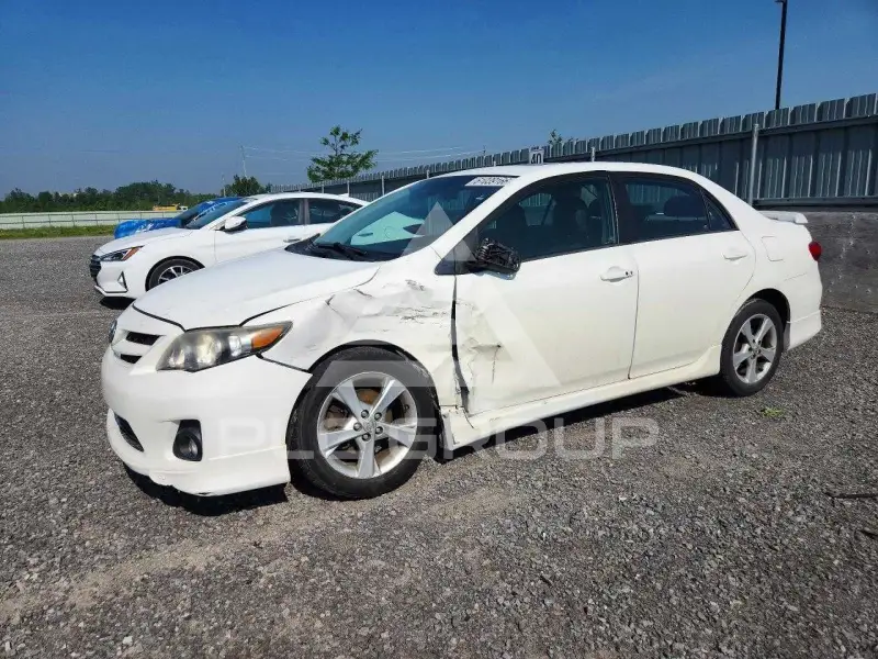 2013 Toyota COROLLA фото