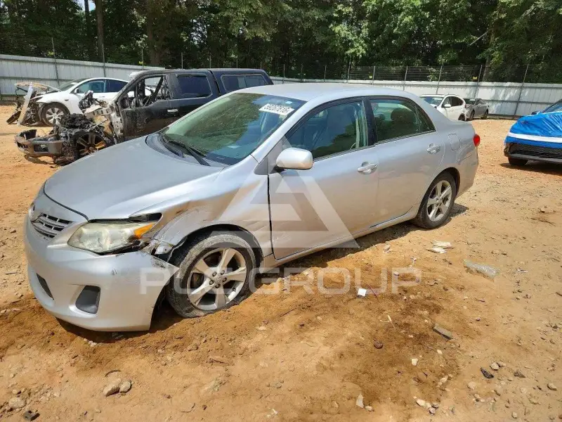 2013 Toyota COROLLA фото