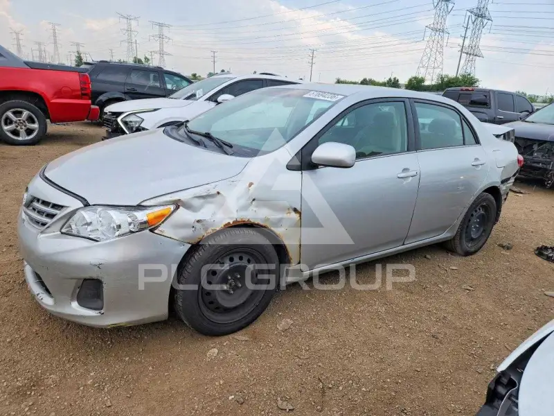 2013 Toyota COROLLA фото