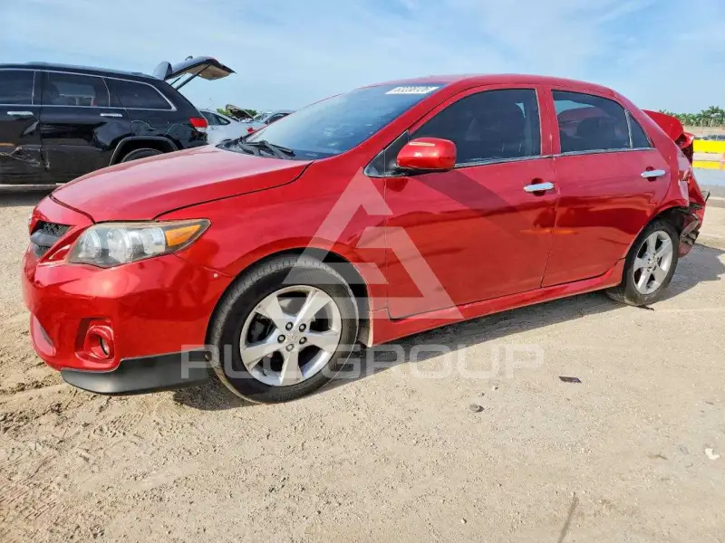 2013 Toyota COROLLA фото