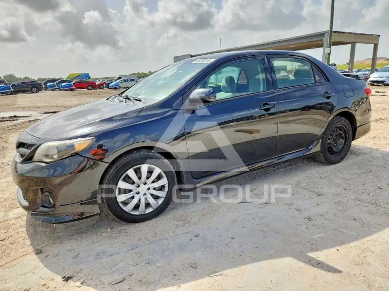 2013 Toyota COROLLA фото