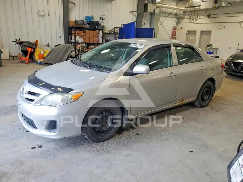 2013 Toyota COROLLA фото