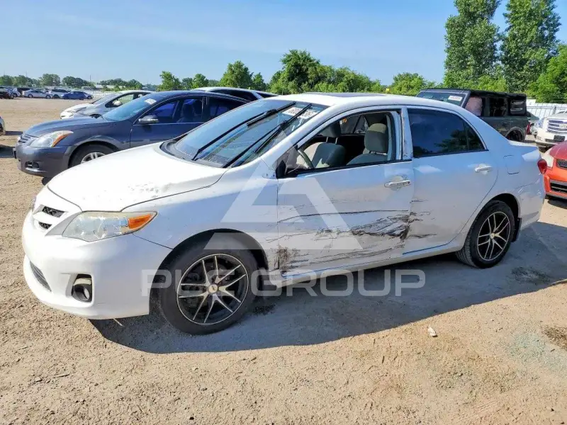 2013 Toyota COROLLA фото