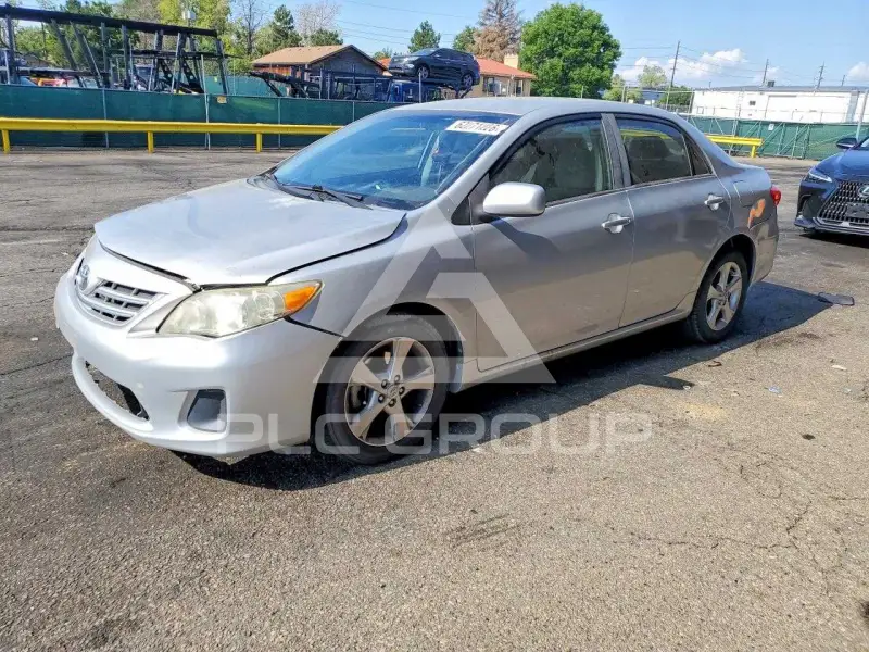 2013 Toyota COROLLA фото