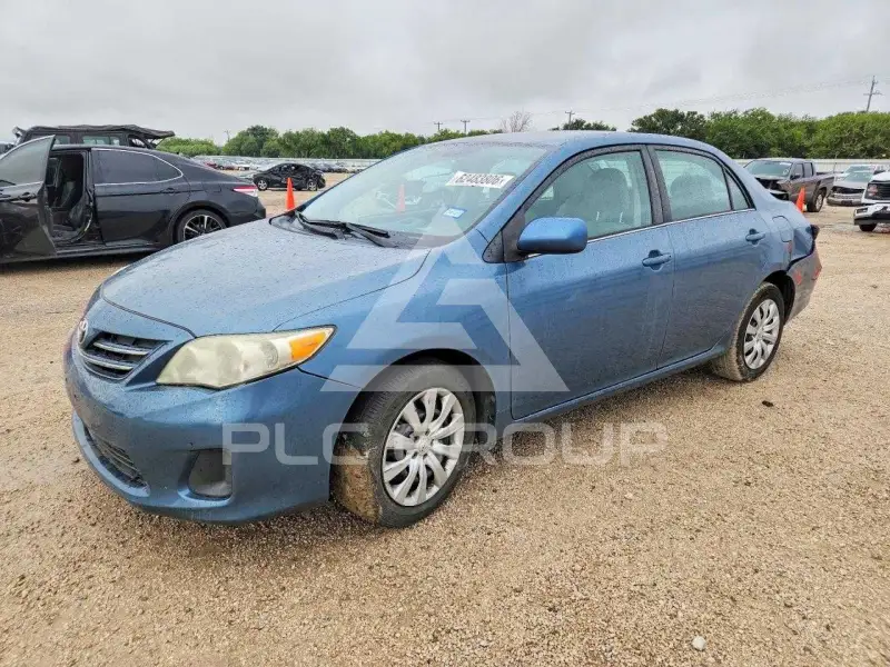 2013 Toyota COROLLA фото