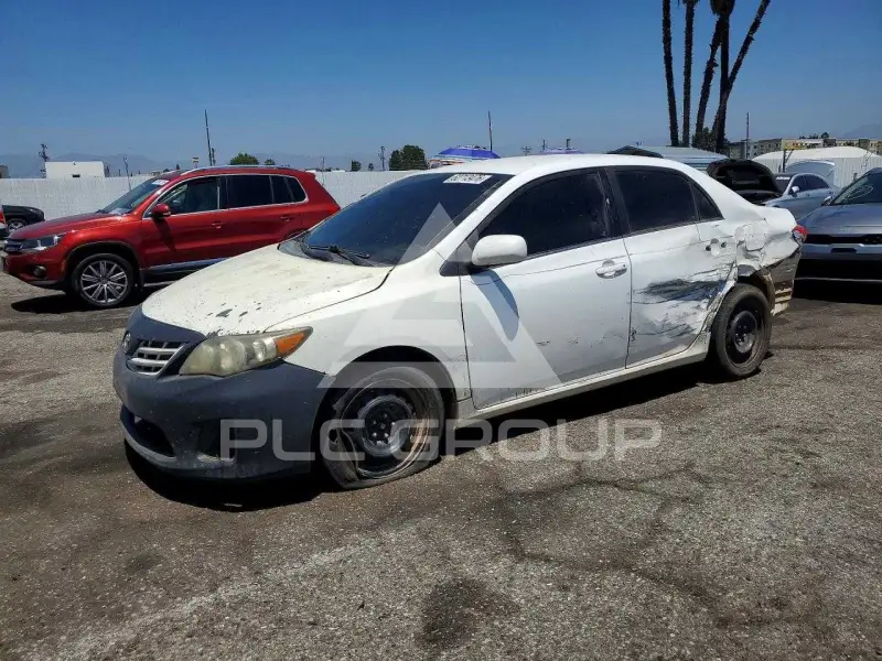 2013 Toyota COROLLA фото