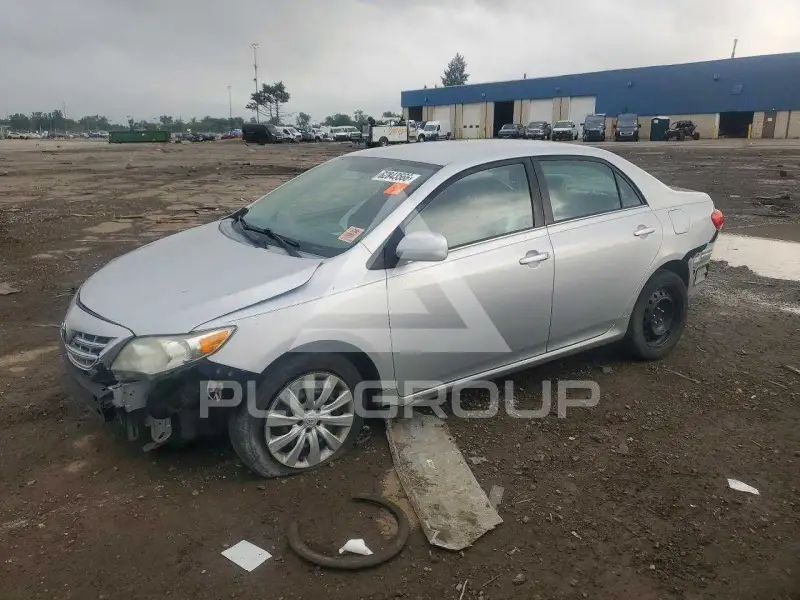 2013 Toyota COROLLA фото