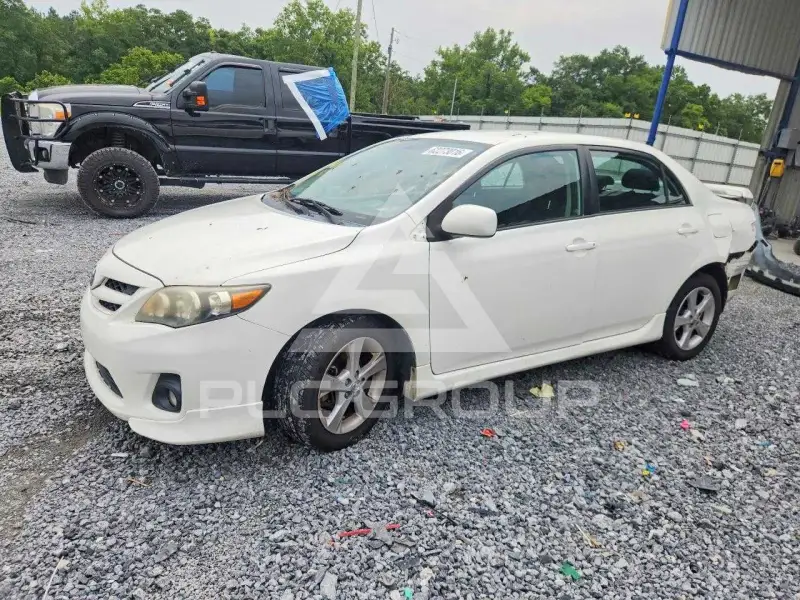 2013 Toyota COROLLA фото