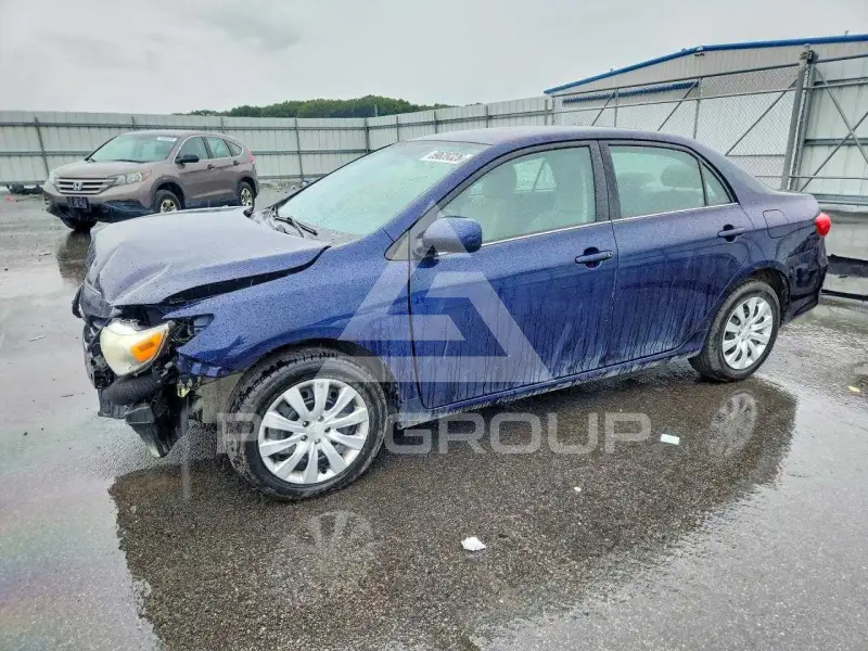 2013 Toyota COROLLA фото