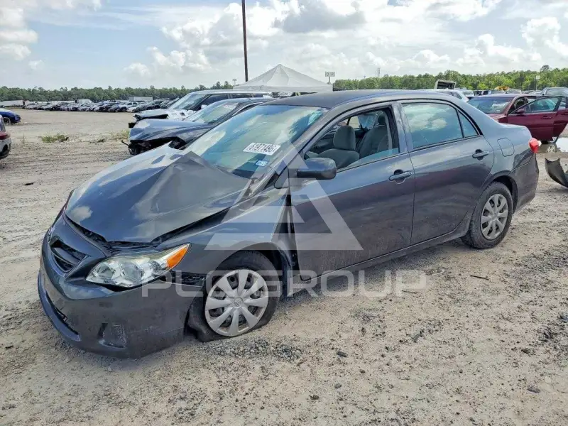 2013 Toyota COROLLA фото