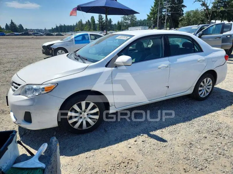 2013 Toyota COROLLA фото