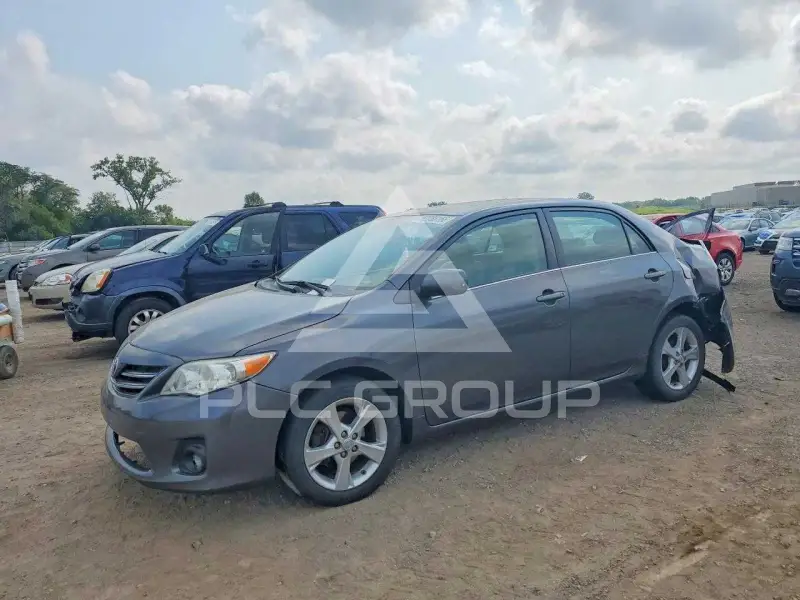 2013 Toyota COROLLA фото