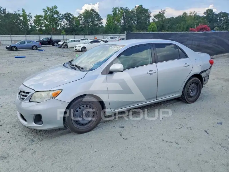 2013 Toyota COROLLA фото