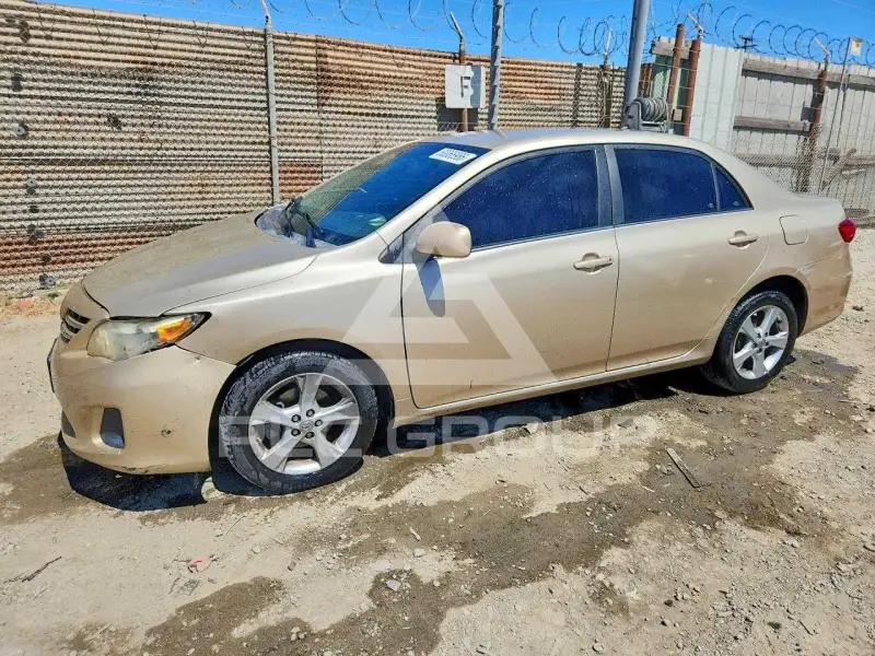 2013 Toyota COROLLA фото