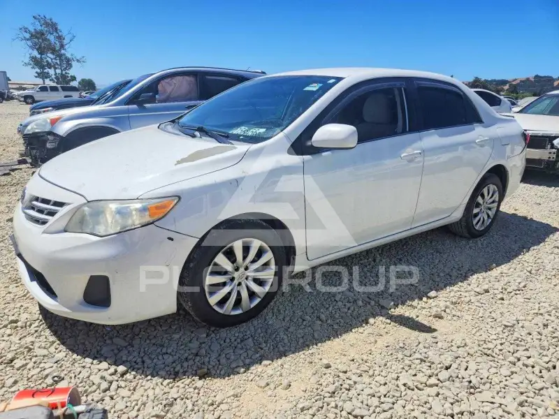 2013 Toyota COROLLA фото