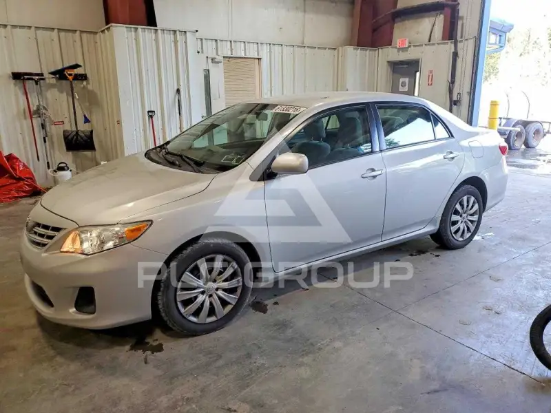 2013 Toyota COROLLA фото