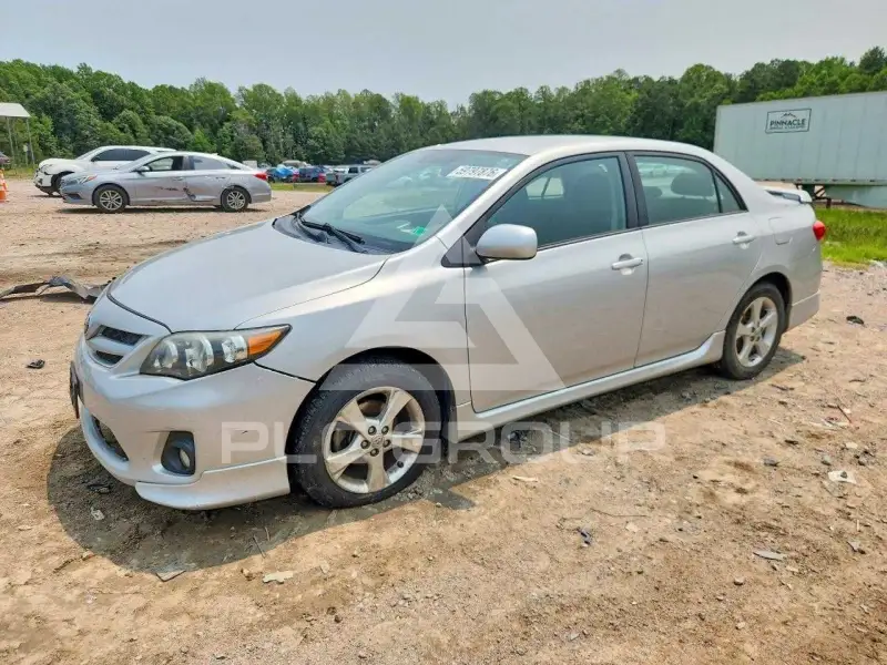 2013 Toyota COROLLA фото