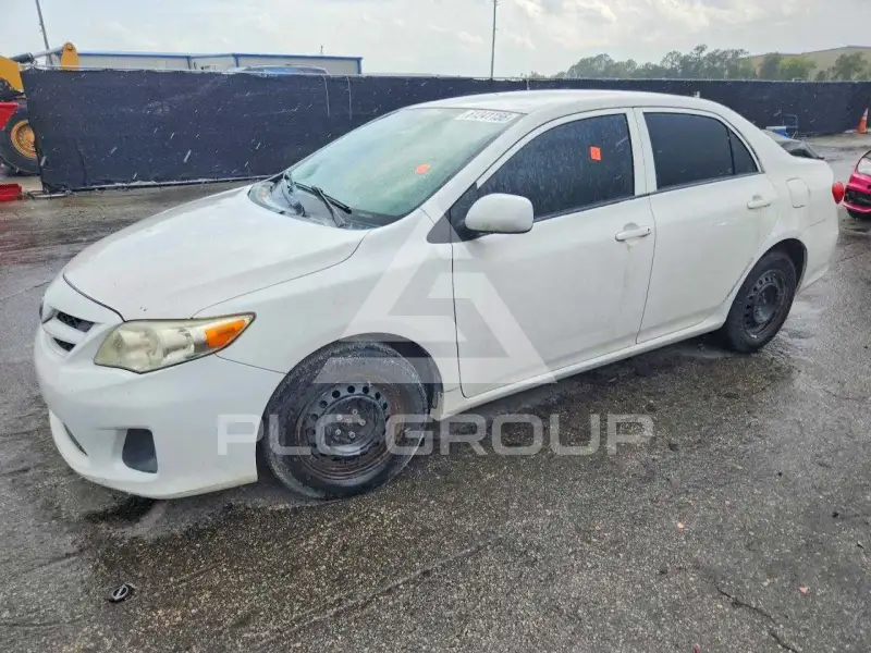 2013 Toyota COROLLA фото