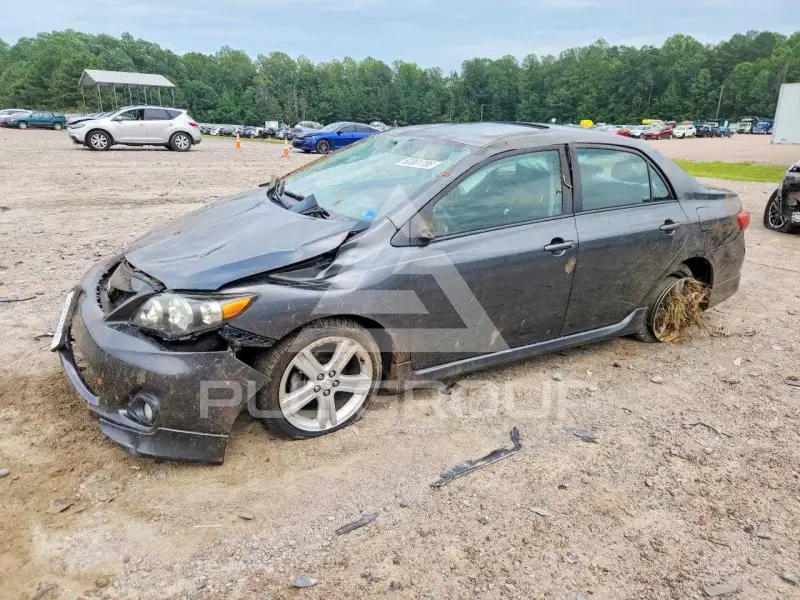 2013 Toyota COROLLA фото