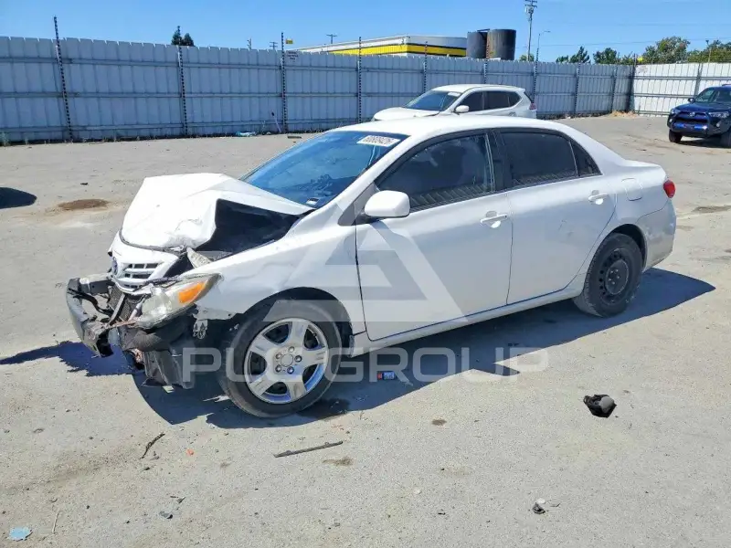 2013 Toyota COROLLA фото