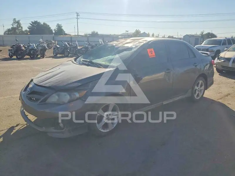 2013 Toyota COROLLA фото