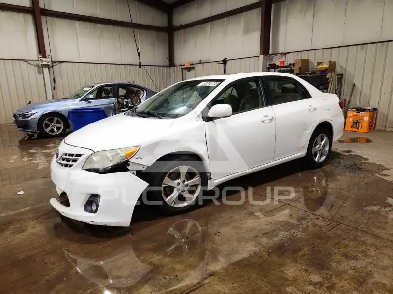 2013 Toyota COROLLA фото
