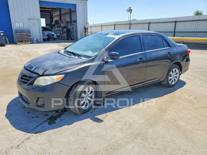 2013 Toyota COROLLA фото