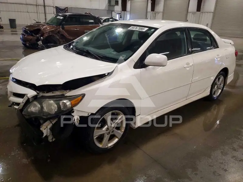 2013 Toyota COROLLA фото
