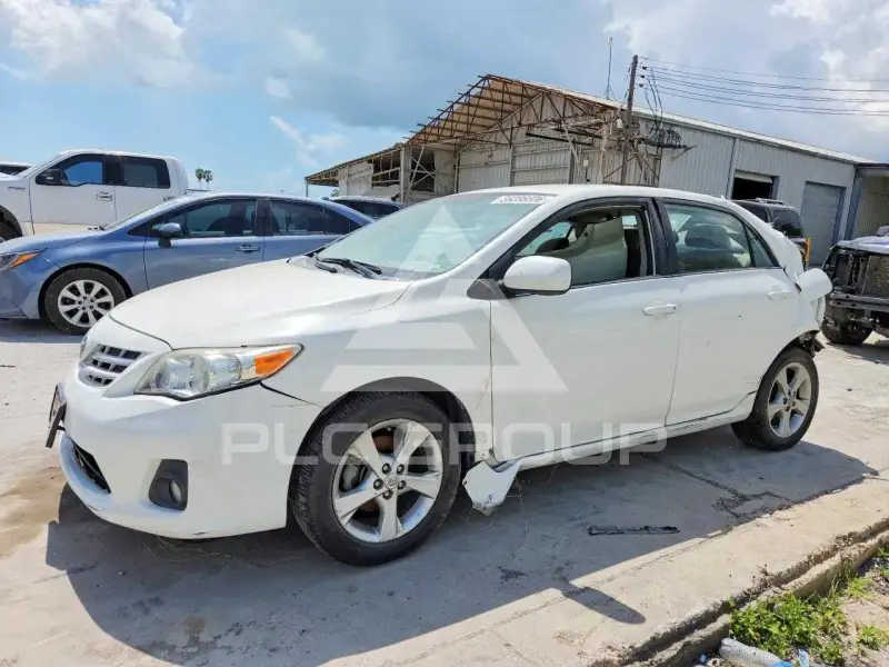 2013 Toyota COROLLA фото