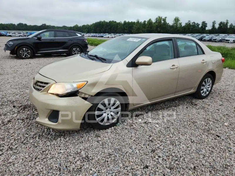 2013 Toyota COROLLA фото