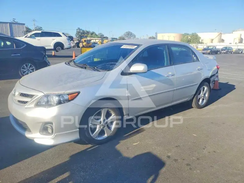 2013 Toyota COROLLA фото