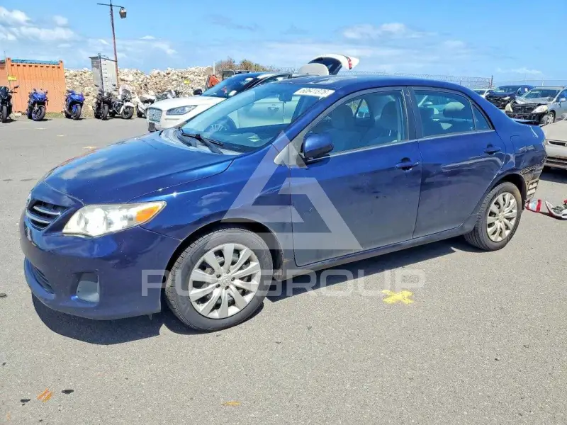 2013 Toyota COROLLA фото