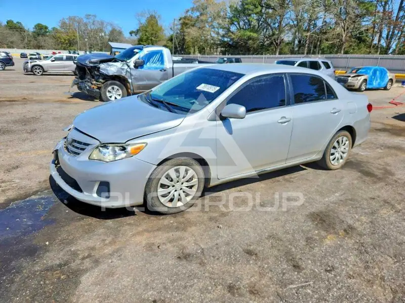 2013 Toyota COROLLA фото
