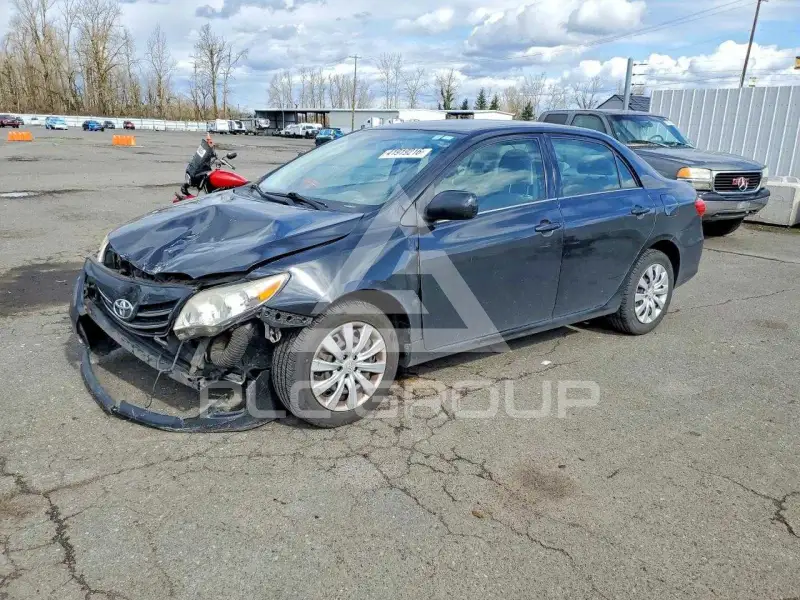 2013 Toyota COROLLA фото