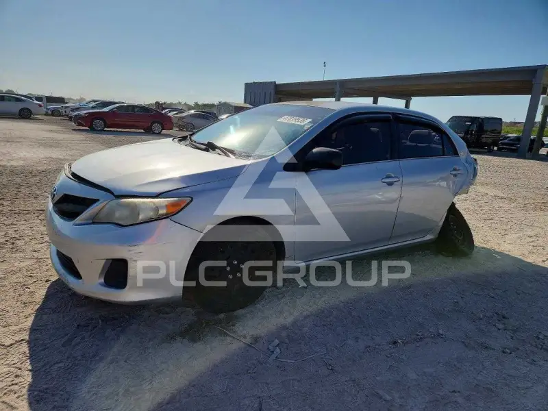 2013 Toyota COROLLA фото