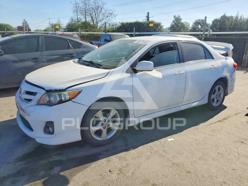 2013 Toyota COROLLA фото