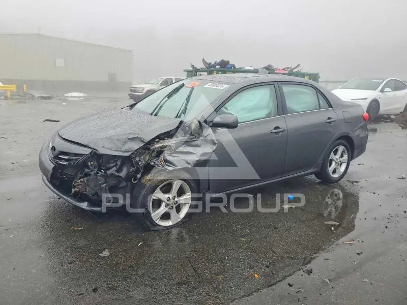 2013 Toyota COROLLA фото